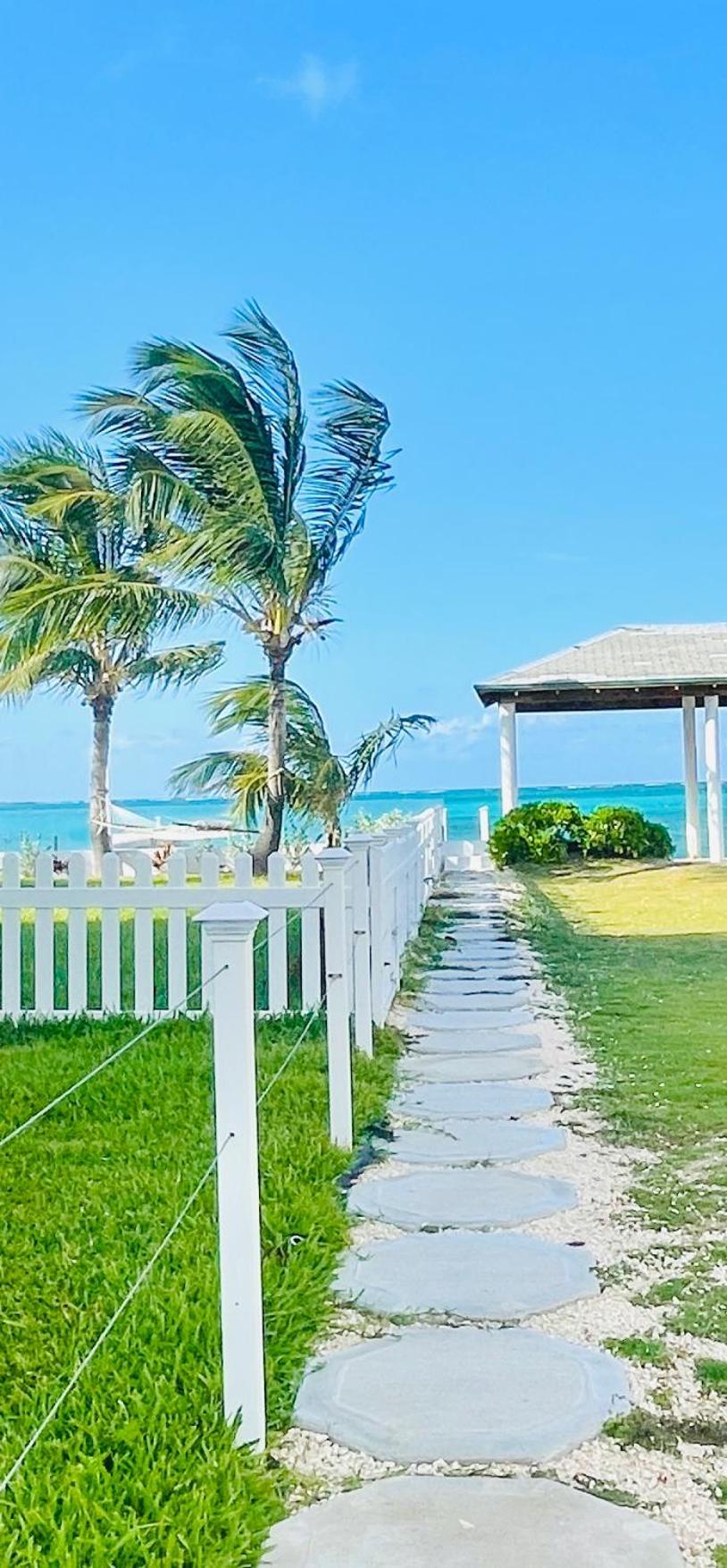 Studio, 100 Feet From The Beach ナッソー エクステリア 写真