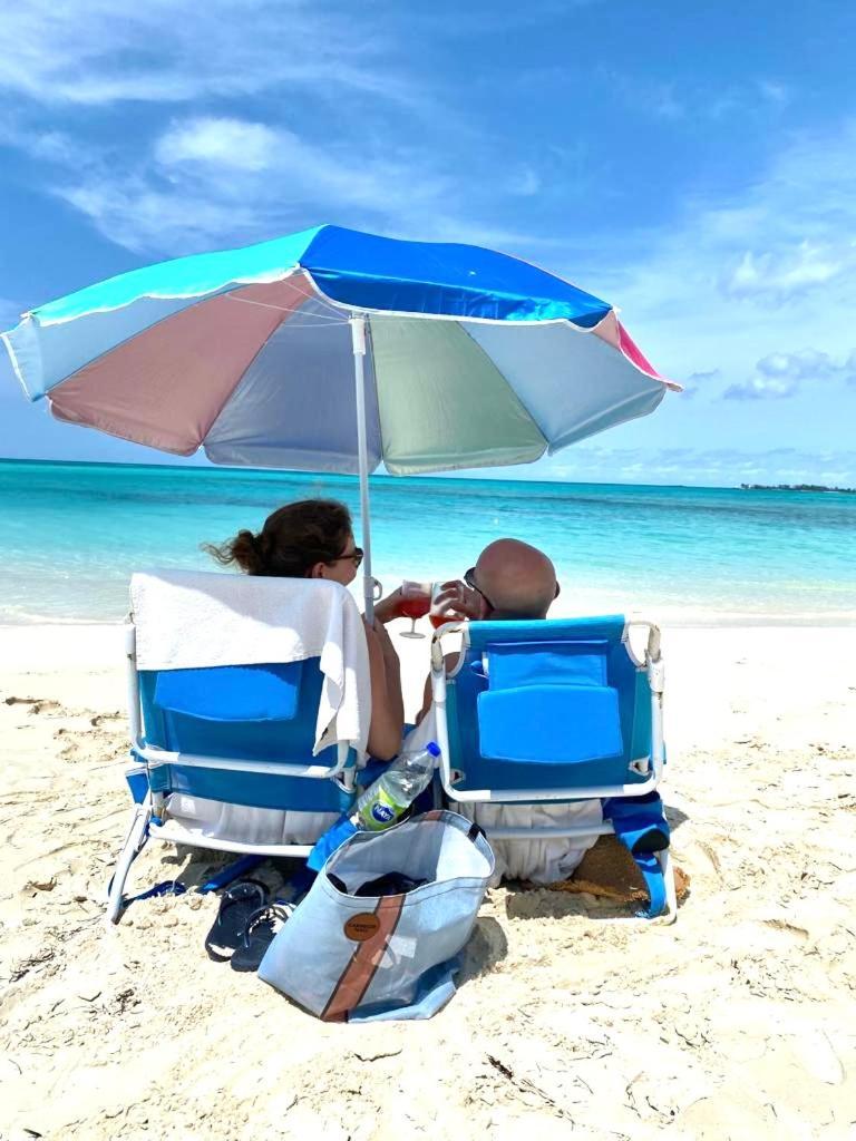 Studio, 100 Feet From The Beach ナッソー エクステリア 写真
